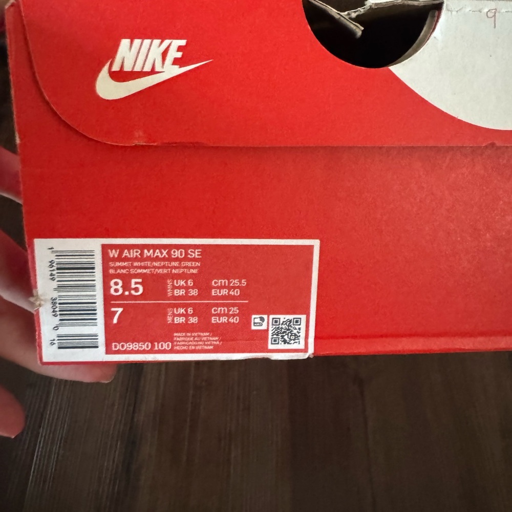 Nike Air Max 90 SE Women's Sneakers - White and Green with OG box $FIRM$ - Picture 6 of 9